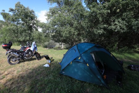 Einsamer Zeltplatz am Fluss mit vielen Bekanntschaften :)