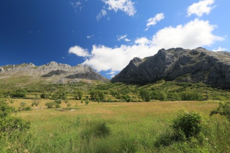 Schöne Berglandschaften im hintersten Léon