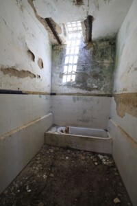 Hier lässt es sich doch gut relaxen im radioaktiven Wasser...