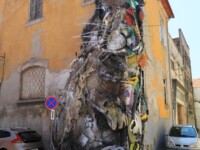 Kunst aus Schrottteilen in Porto