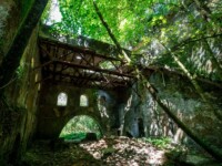 Ruinen einer ehemaligen Schmelze im Parque das Minas do Braçal