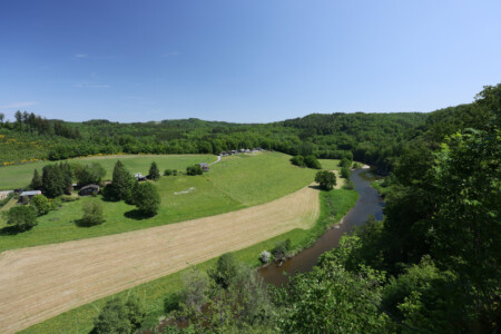 Die belgischen Ardennen bieten Landschaften manchmal wie fast an der Ardèche