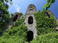 Ein Lustschlösschen ('Folly') im Stile einer alten Burg