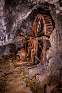 Unterirdisches Wasserrad in der Ystrad Enion Mine