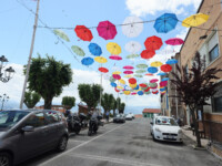 Kunstinstallationen und bemalte Gebäude (Murales) in Aielli