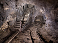 Ehemaliges Bitumenbergwerk mit mehreren Ebenen