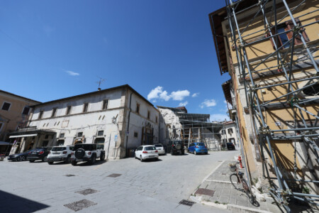 In Norcia sind die Spuren des schweren Erdbebens von 2016 noch immer allgegenwärtig