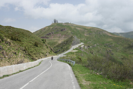 Zwischen Passo Maniva und Croce Domini steht auch eine alte, aufgegebene NATO Mikrowellenfunkstation