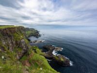 Klippen auf dem Weg zum Giant's Causeway